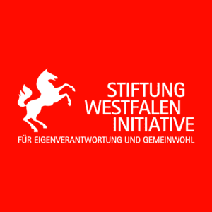 Logo der Stiftung Westfalen Initiative auf rotem Hintergrund mit stilisiertem Pferd und Text für Eigenverantwortung und Gemeinwohl.