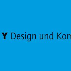Logo von X & Y Design und Kommunikation auf blauer Hintergrund, bestehend aus einem weißen Rechteck und schwarzem Text.