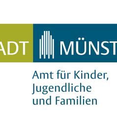 Logo der Stadt Münster, Amt für Kinder, Jugendliche und Familien in blau und grün mit grafischen Elementen.