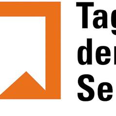 Logo des „Tag der Selbsthilfe“ mit den Texten „Wir sind da.“ und „Tag der Selbsthilfe“ in orange und schwarz.