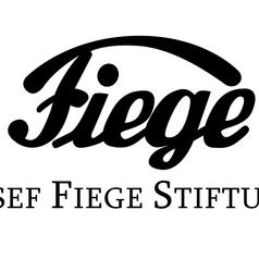 Logo der Josef Fiege Stiftung mit dem Schriftzug „Fiege“ in geschwungener Schrift und darunter „Josef Fiege Stiftung“ in Doppelstrich.