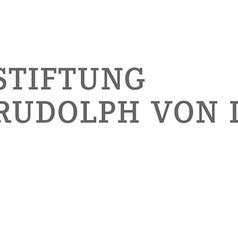 Logo der Stiftung Rudolph von der Tinnen mit rotem Wappen und Schriftzug in grauer Schrift.